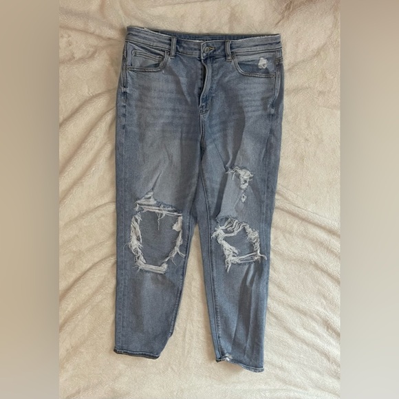 American Eagle Light Wash Distressed Mom Jean - Picture 1 of 2